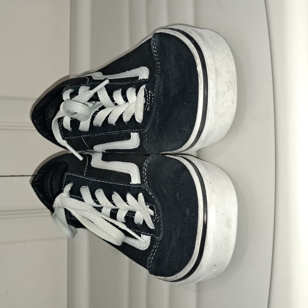 Classic Van's tennis skate shoes - size 6 youth - black and white - Picture 2 of 8